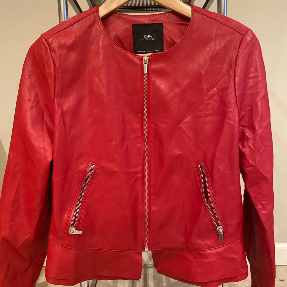 Red Leather 🔴 Lightweight Jacket: ZARA Paris 🇫🇷